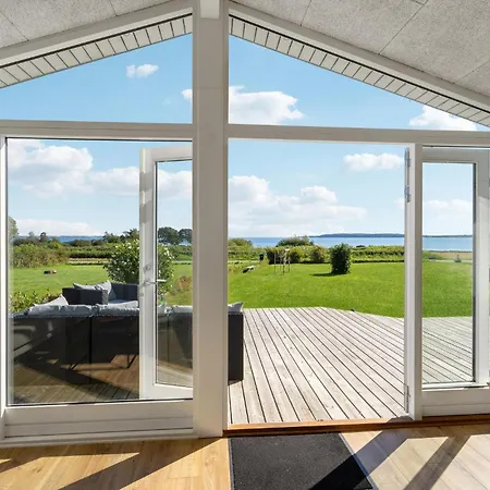 4 Bedroom Beautiful In Haarby Nyaraló *