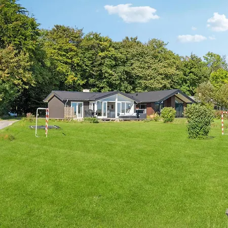 4 Bedroom Beautiful In Haarby Nyaraló