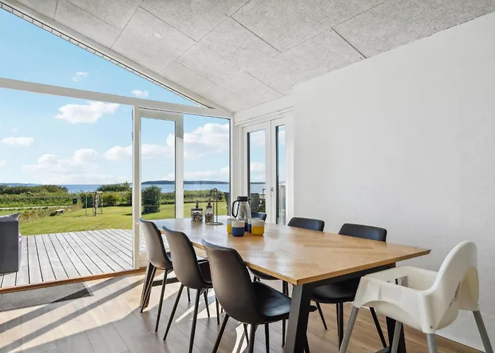 4 Bedroom Beautiful In Haarby